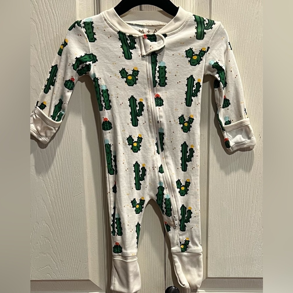 Monica & Andy One Piece Footie Pajamas Gender Neutral Cactus Pattern Size 0-3 Mo